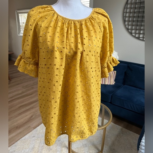 Universal Thread Tops - Universal thread boho puff short sleeve eyelet boxy top